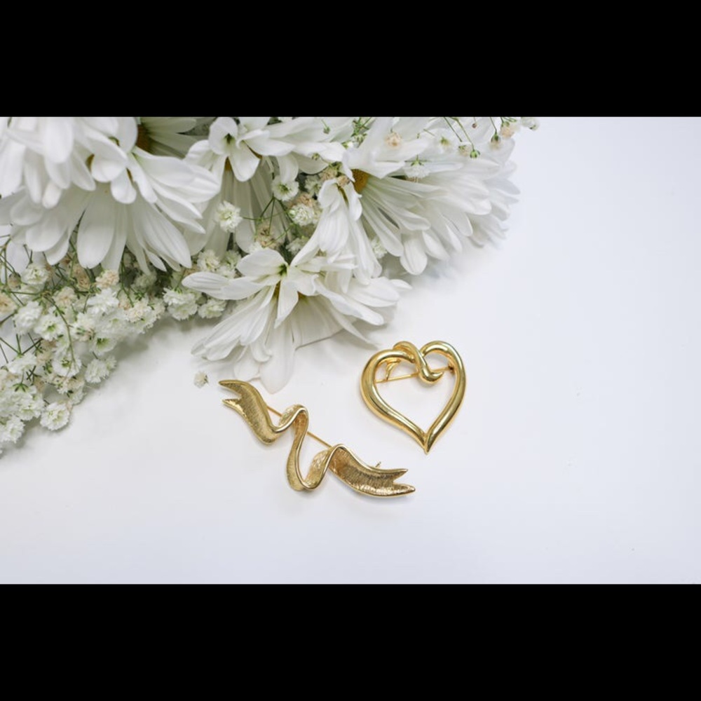 Vintage Gold Brooch Set